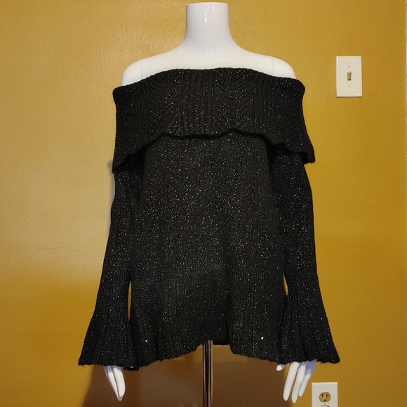 NWT off-the-shoulder sweater - Picture 4 of 6